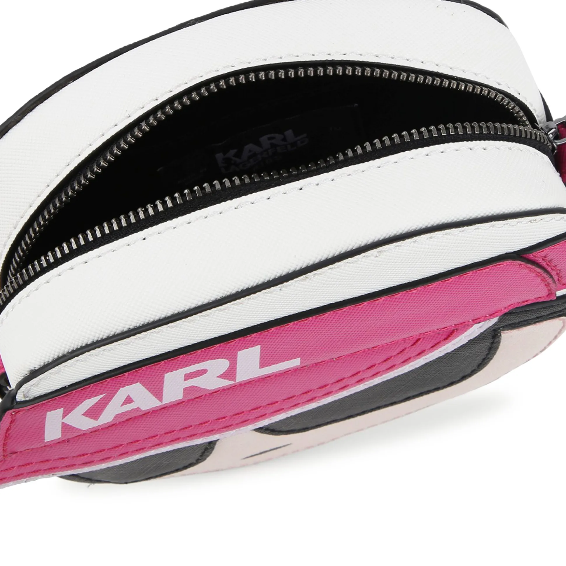 Adjustable zipped handbag