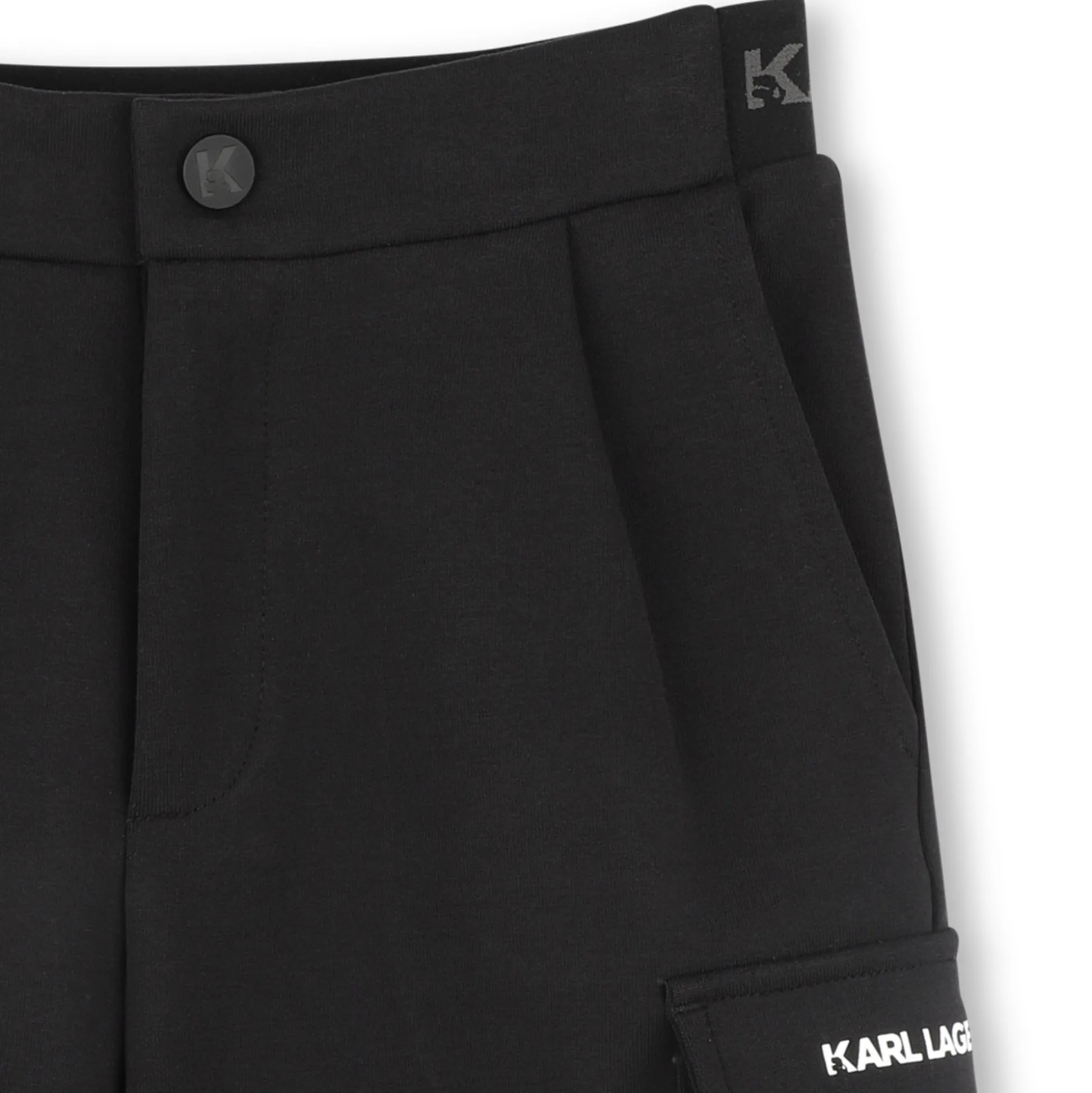 Bermuda shorts with pockets