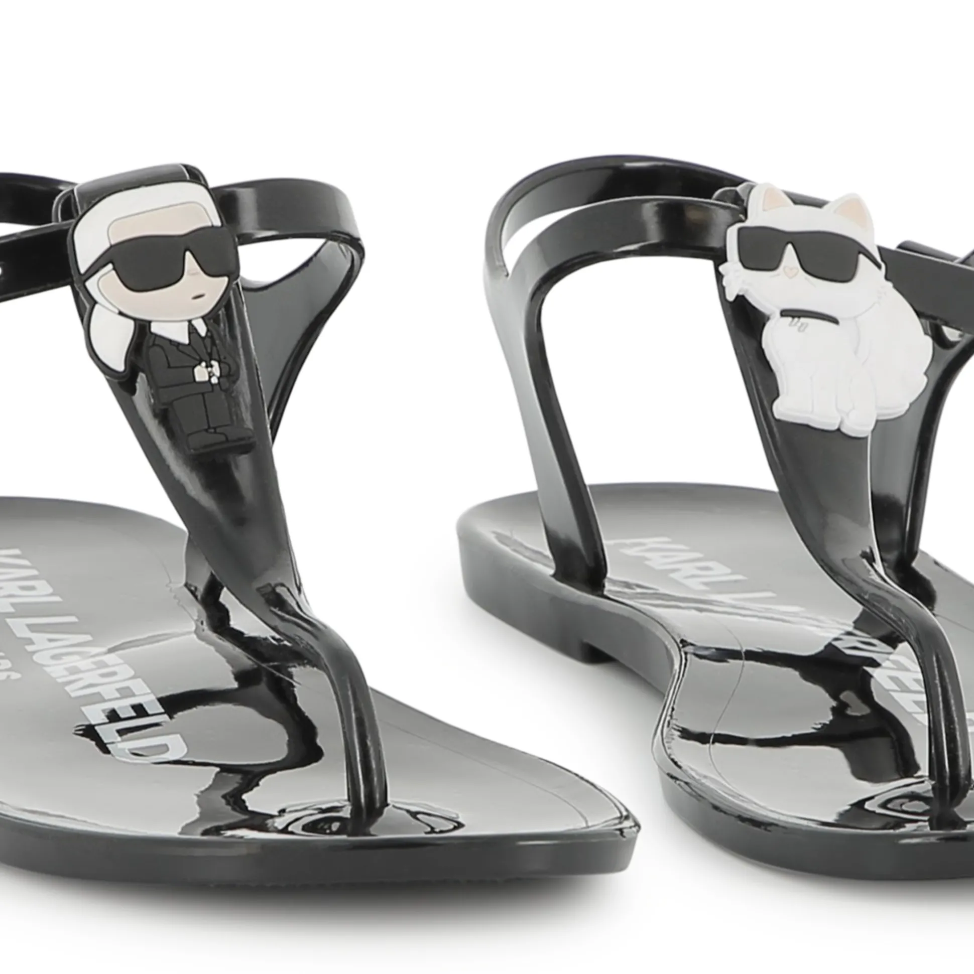 Buckled sandals with badge