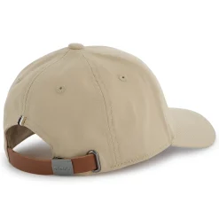 Cap with adjustable fastening.