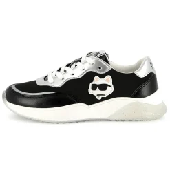 Lace-up trainers with badge