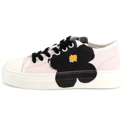Low-top lace-up trainers