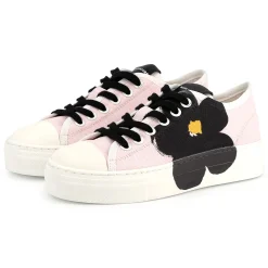 Low-top lace-up trainers