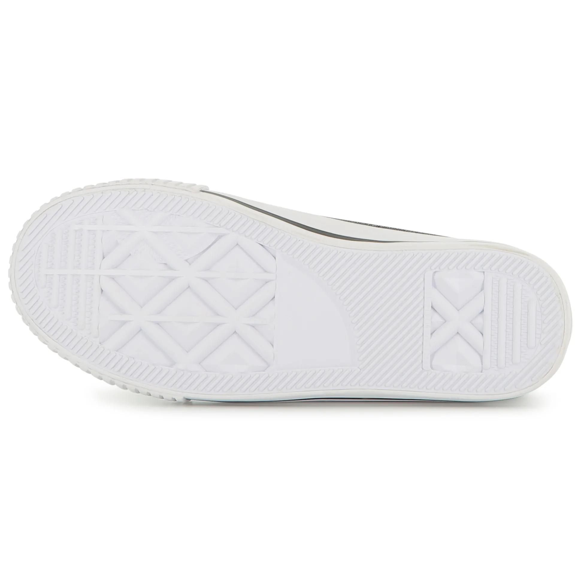 Low-top lace-up trainers