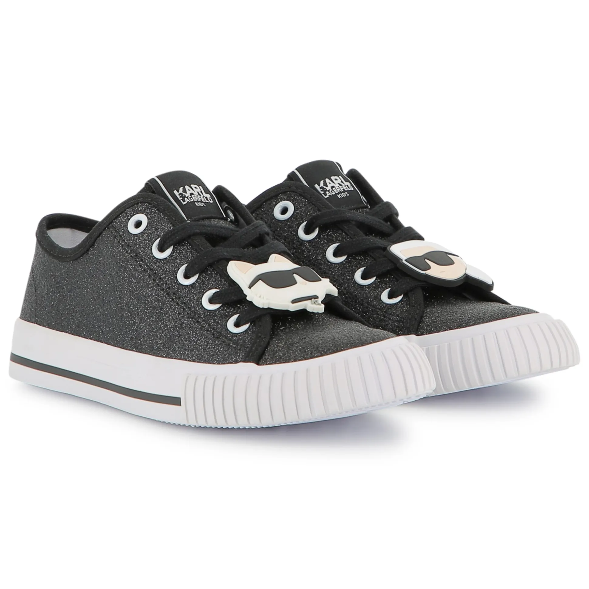Low-top lace-up trainers