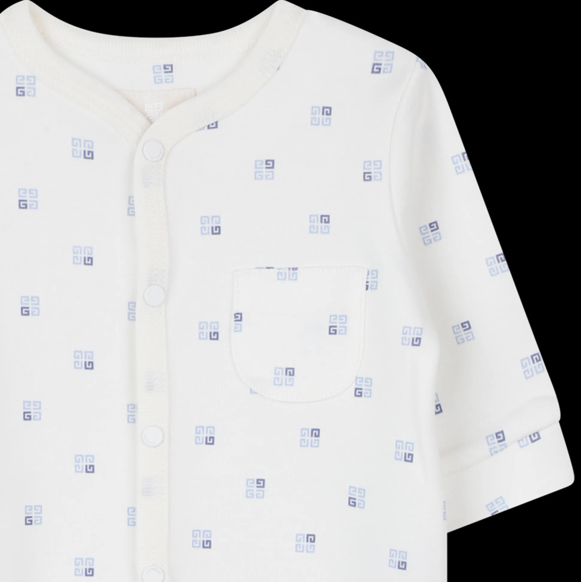 Pyjamas with snap fasteners