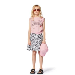 Sleeveless T-shirt